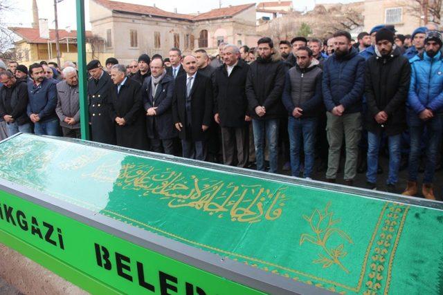 Trafik kazasında hayatını kaybeden muhtar son yolculuğuna uğurlandı