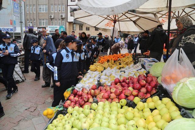 Beypazarı’nda çocuk zabıtalar iş başında