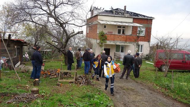 Trabzon'da çatı yangınında mahsur kalan 3 işçi kurtarıldı