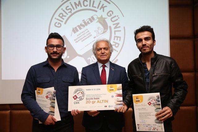 Üniversiteli Girişimcilerin Projelerine ANSİAD’dan Ödül