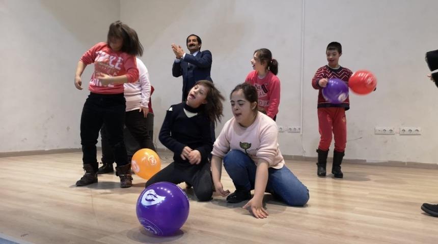 Hakkari&rsquo;de &ldquo;Mutlu &Ccedil;arşamba&rdquo; etkinliğine b&uuml;y&uuml;k ilgi