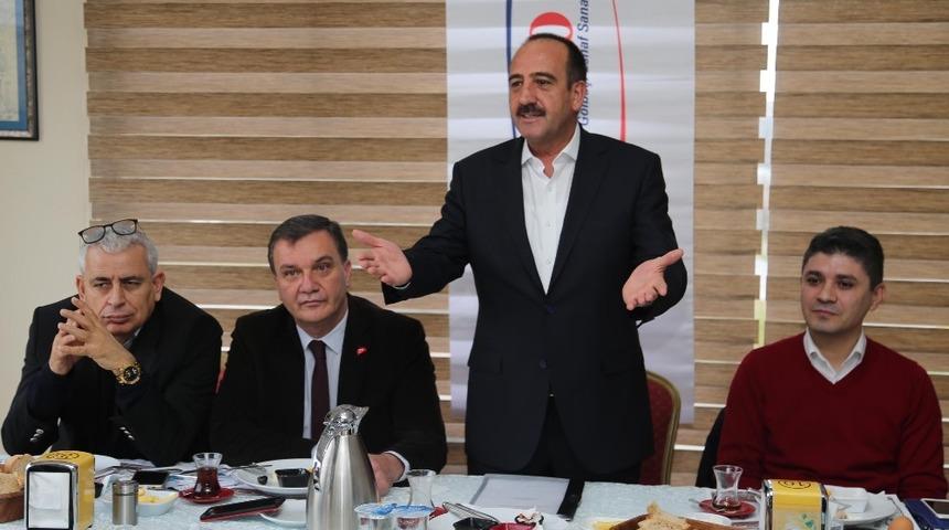 G&ouml;lbaşı&rsquo;da esnaf ve &ouml;ğrenciler buluştu