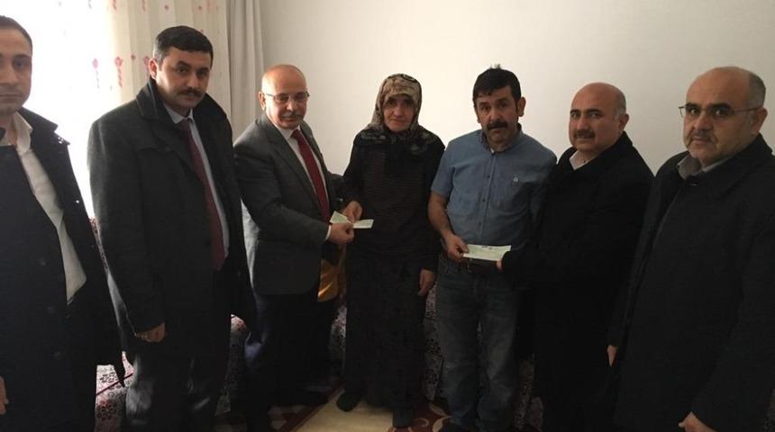 Trafik kazasında hayatını kaybeden itfaiyecinin ailesine Hak-İş’ten yardım