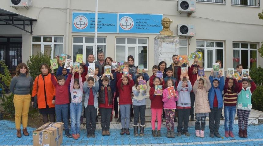 MHP’li kadınlar öğrencileri sevindirdi