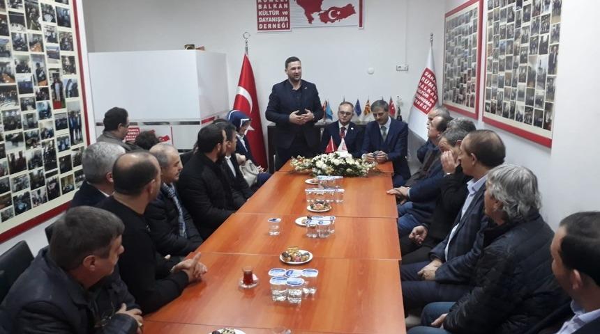 Başkan Alemdar, Sakarya Rumeli Balkan K&uuml;lt&uuml;r ve Dayanışma Derneği&rsquo;ni ziyaret etti