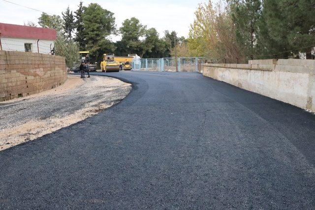 Şanlıurfa’da asfaltlama çalışmaları sürüyor