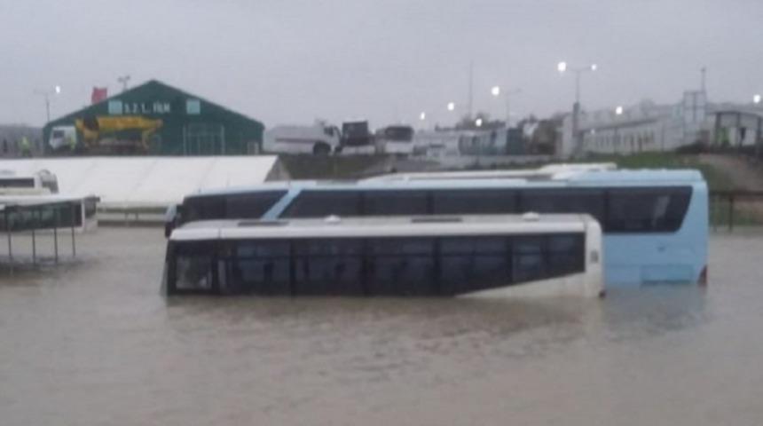 İstanbul Havalimanı'ndaki su baskını için açıklama: Sadece otopark etkilendi