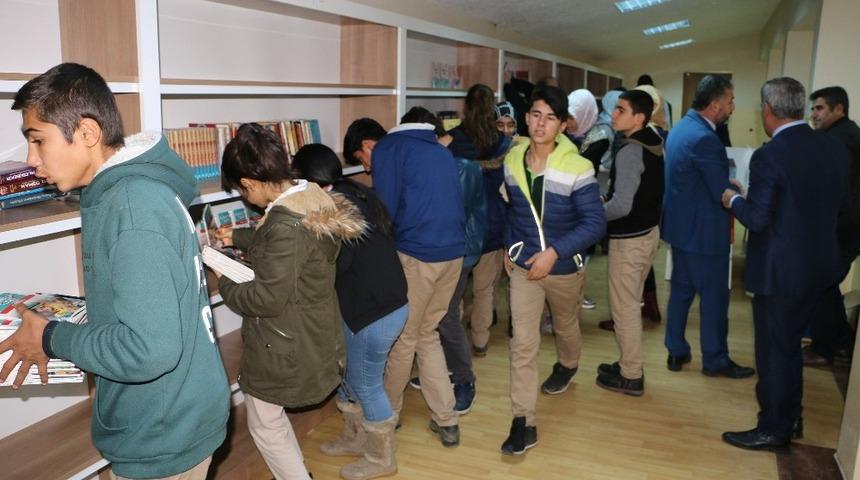 Şanlıurfa&rsquo;da okul k&uuml;t&uuml;phanelerine kitap desteği