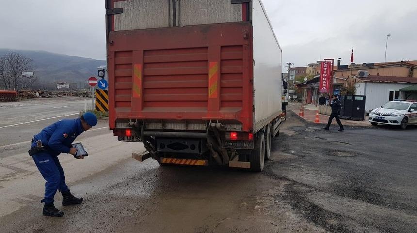 Jandarma&rsquo;dan ağır vasıtalara denetim
