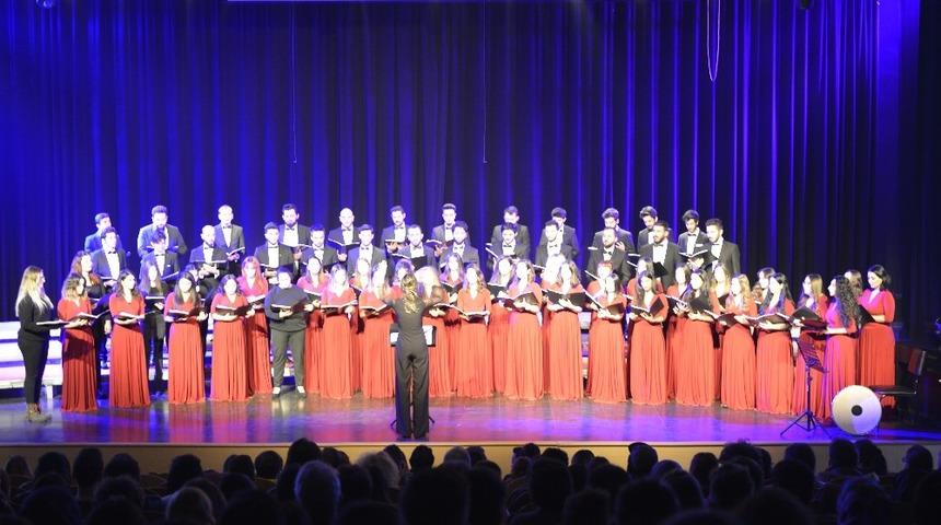 BE&Uuml; ve Karab&uuml;k &Uuml;niversitesi korolarından &ccedil;ok sesli konser