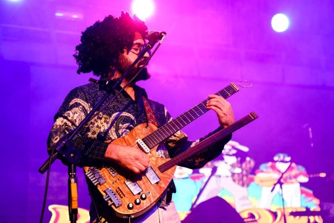 SD&Uuml;&rsquo;de sağanak yağmur altında Kış Festivali konseri