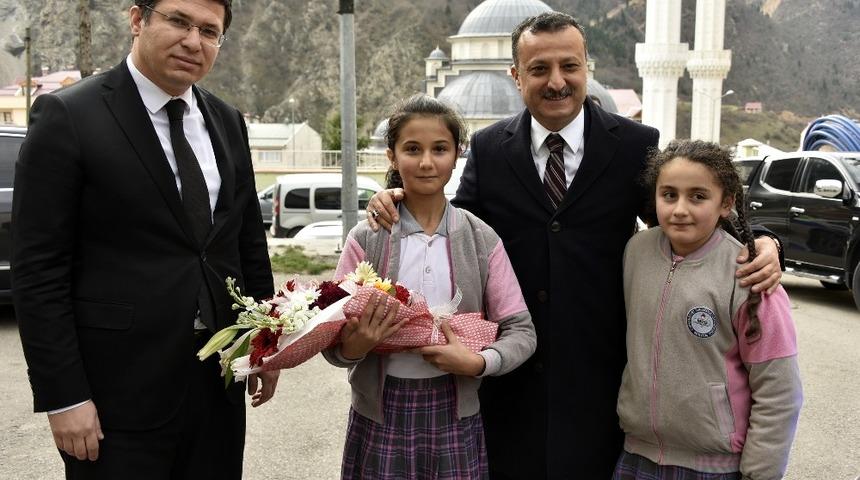 Vali Taşbilek K&uuml;rt&uuml;n&rsquo;de