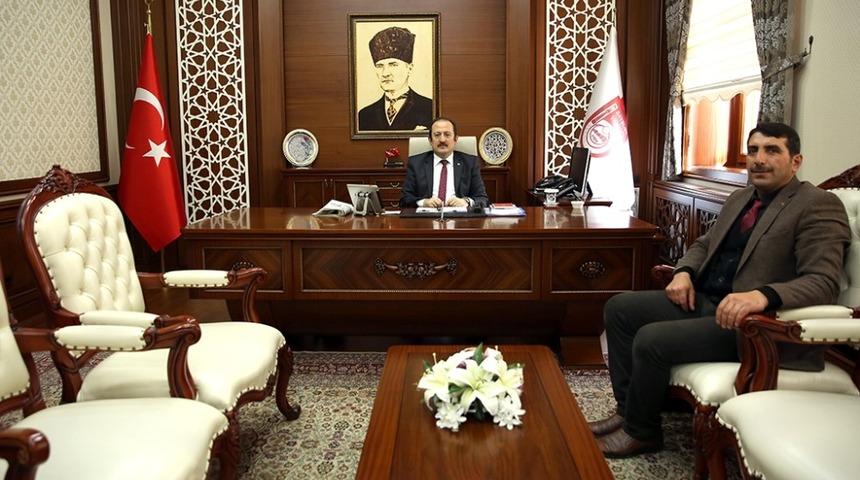 Şof&ouml;rler Odası Başkanı Kahrıman başlattıkları yeni uygulamalar hakkında Vali Pehlivan&rsquo;a bilgi verdi