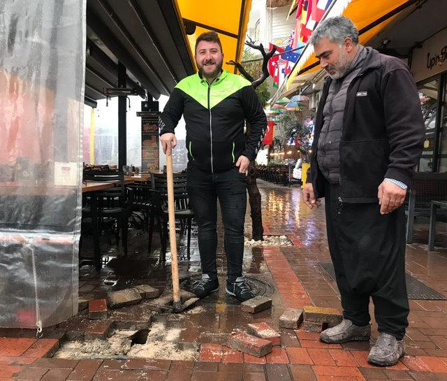 Fare kabloyu kemirdi, cadde 2 gün elektriksiz kaldı