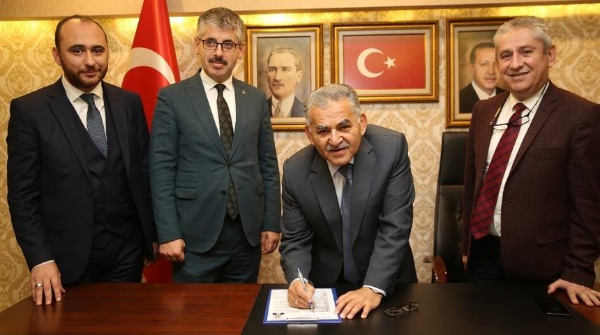 Memduh B&uuml;y&uuml;kkılı&ccedil; resmi m&uuml;racaatını yaptı