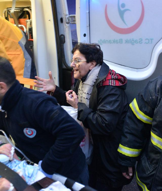 Yangından mahsur kalan yatalak kadın, demir korkuluk sökülerek kurtarıldı