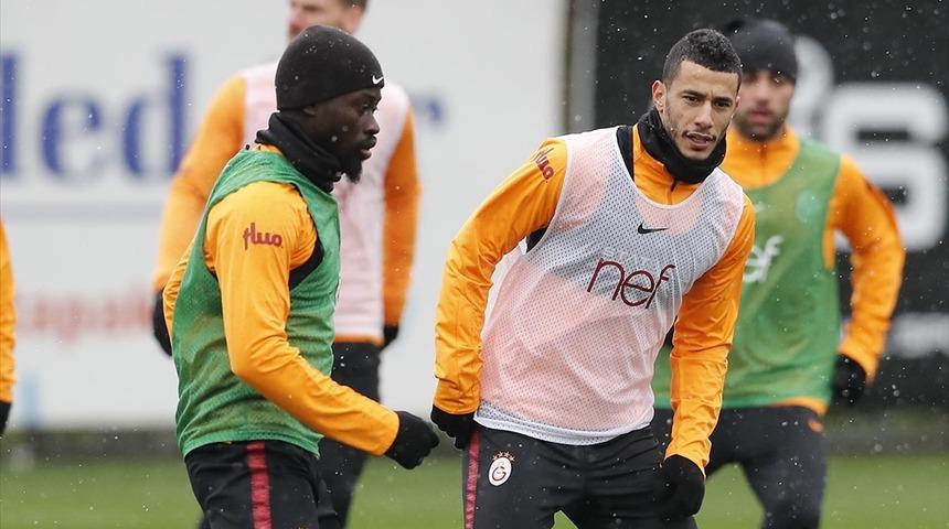 Galatasaray'da Belhanda takımla çalışmalara başladı