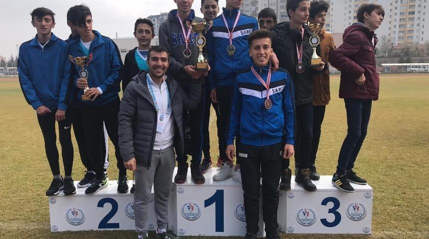 Atat&uuml;rk koşusuna Sare Koleji damga vurdu