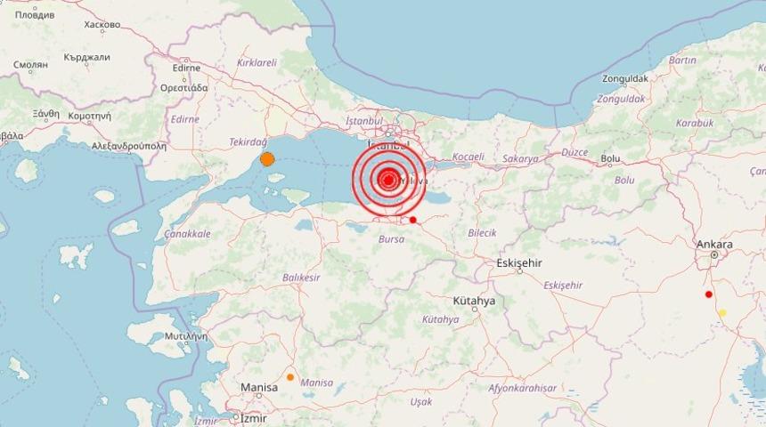 İstanbul depremle, sosyal medya paylaşımlarla sallandı!