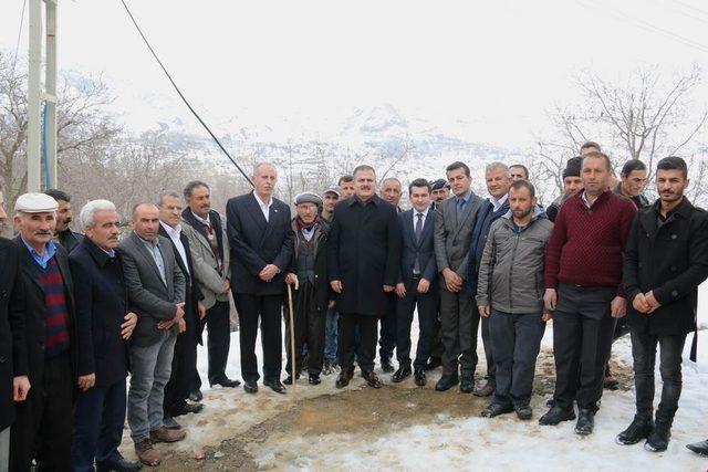 Vali Akbıyık, Türk bayraklarıyla karşılandı