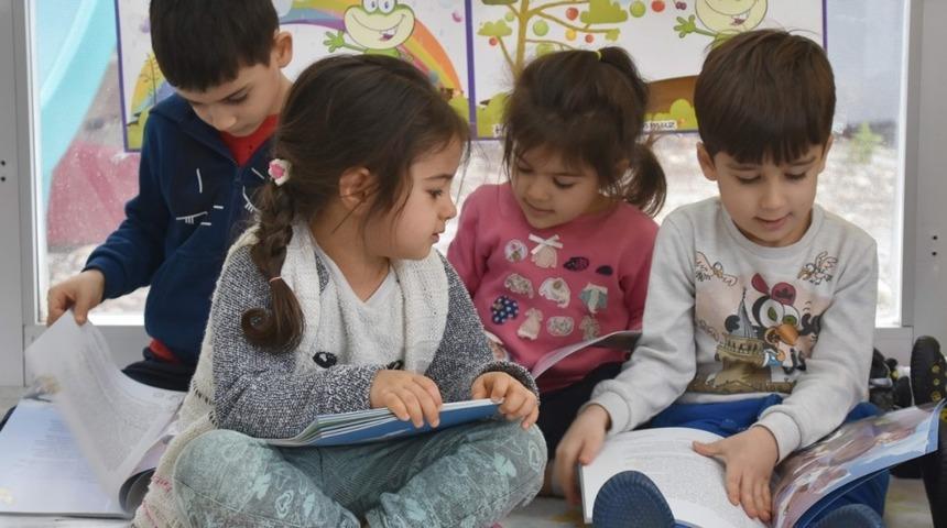 Topa&ccedil;, &ccedil;elik &ccedil;omak, misket bu kitapta miniklere &ouml;ğretiliyor