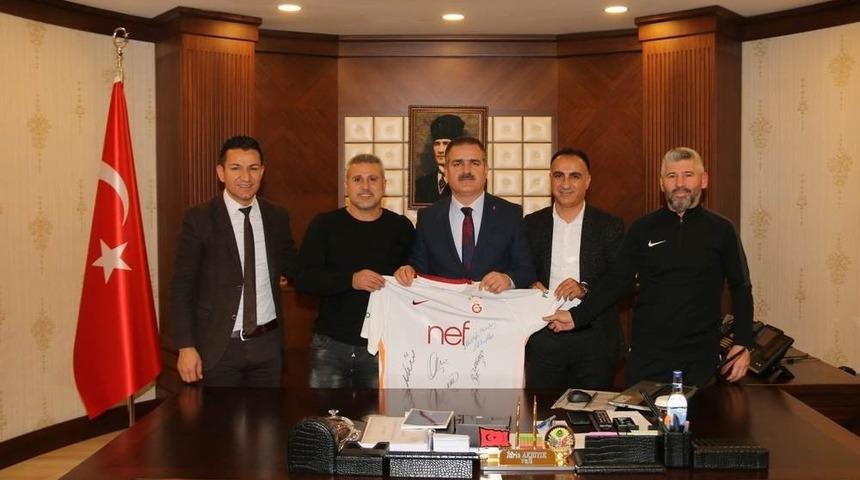 Eski gol kralı Mustafa Kacabey Hakkari&rsquo;de