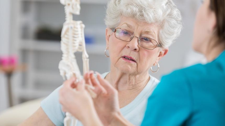 Osteoporoz nedir? Osteoporoza yol açan etkenler nelerdir, tedavisi nasıl yapılır?