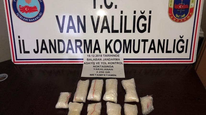 Bilgisayar &ccedil;antasında 2 kilo 250 gram eroin ele ge&ccedil;irildi