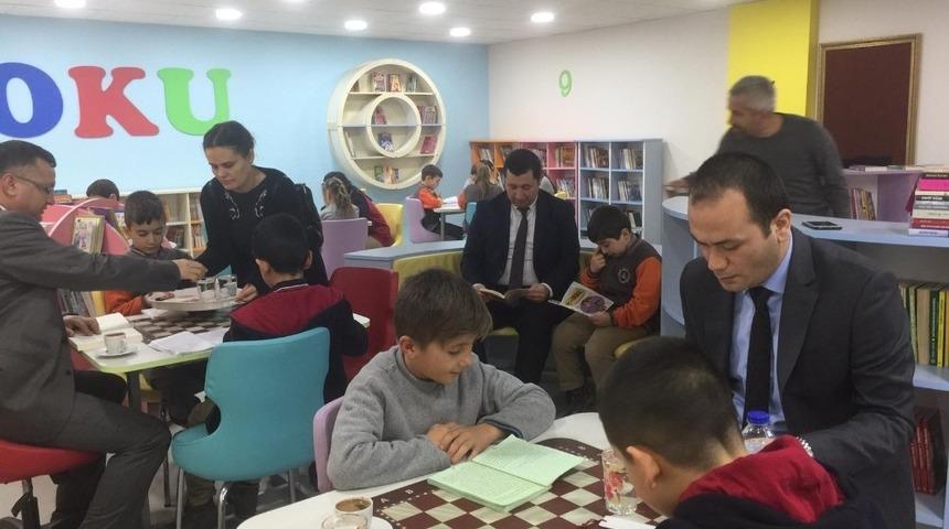 Balya Kaymakamı Topuz&rsquo;dan &ouml;ğrencilere &ccedil;ok okuyun uyarısı