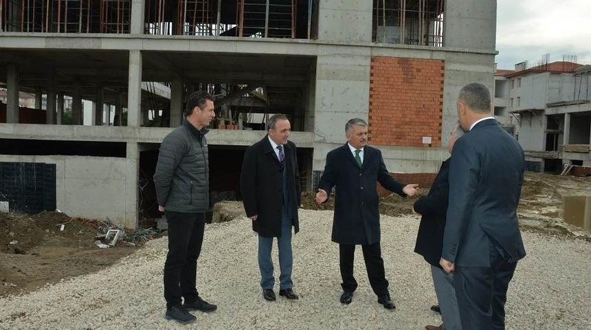 Vali Yacızı Burhaniye’de eğitim yatırımlarını inceledi