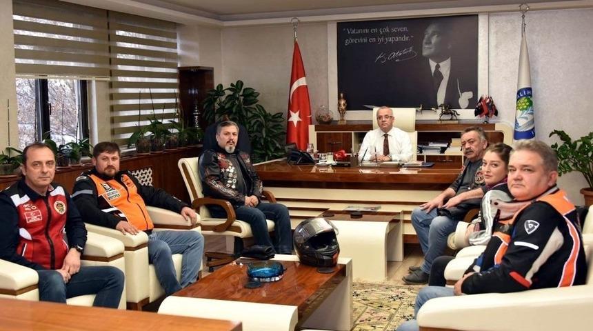 Motosiklet tutkunları bariyer istemiyor