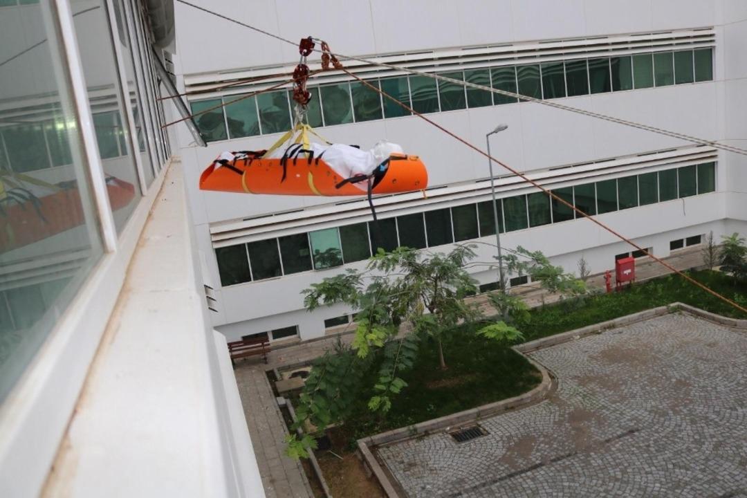 Kepez Devlet Hastanesinde yangın tatbikatı ger&ccedil;eği aratmadı