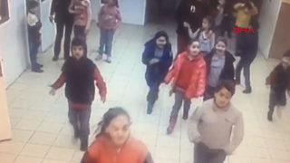 Bursa'da da hissedilen depremde okul böyle tahliye edildi