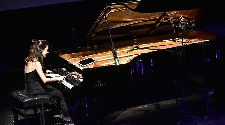 Ayşe Deniz G&ouml;k&ccedil;in&rsquo;den nefes kesen piyano performansı