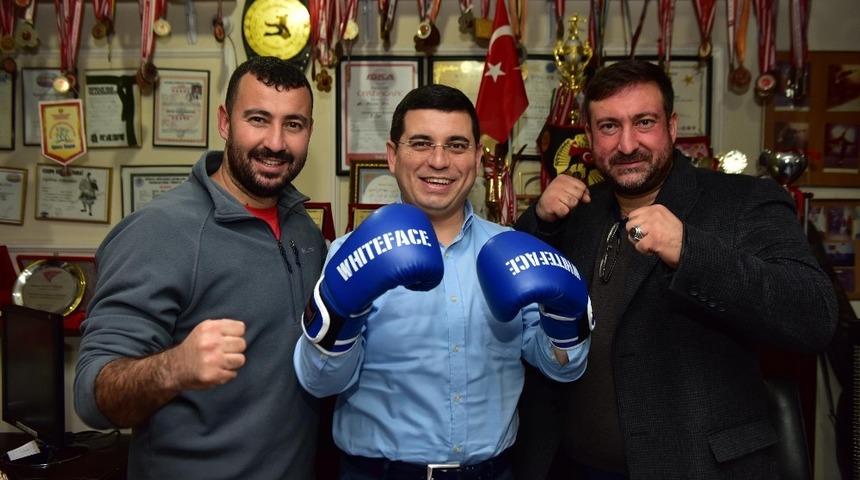 T&uuml;t&uuml;nc&uuml;, başarılı sporcuları kutladı