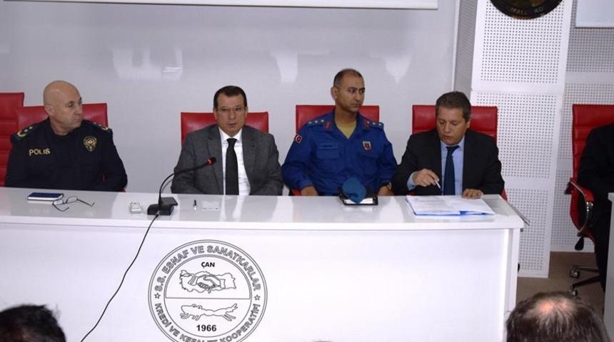 &Ccedil;an Kaymakamı G&uuml;rdal muhtarlarla bir araya geldi