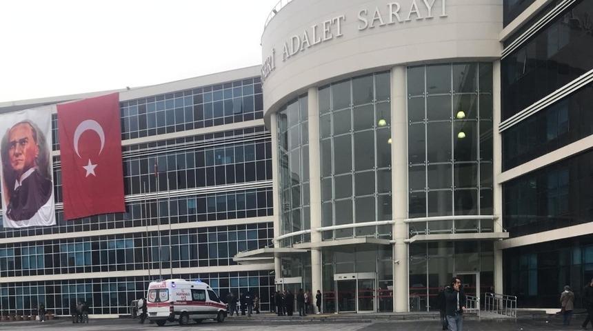 Adliye koridorunda kavga: 6 g&ouml;zaltı