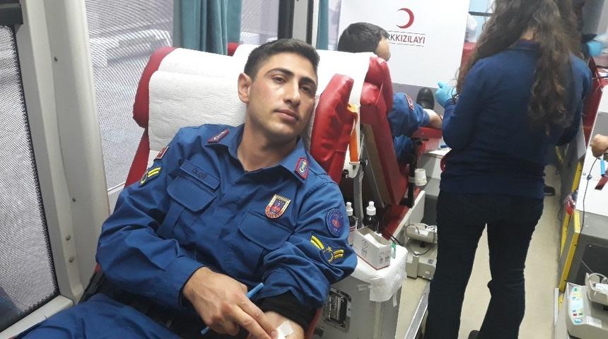 Jandarmadan kan bağışına destek