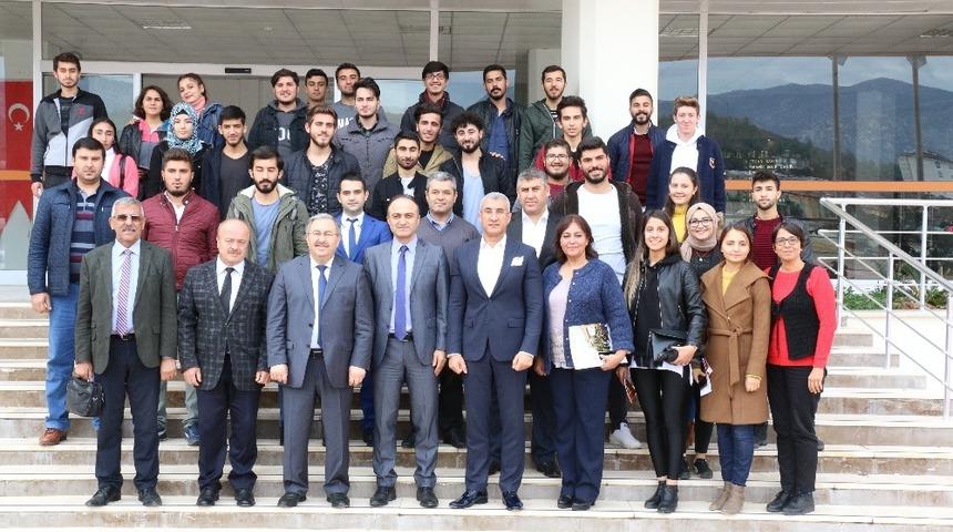 Kamp&uuml;s S&ouml;yleşileri İl&ccedil;elerde