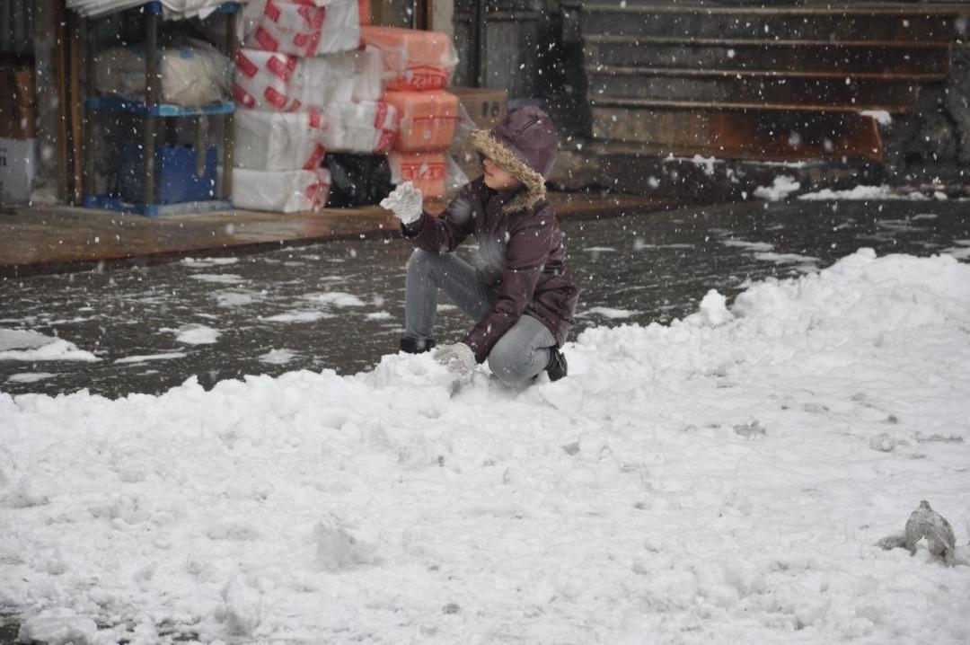 Y&uuml;ksekova&rsquo;da kar yağışı