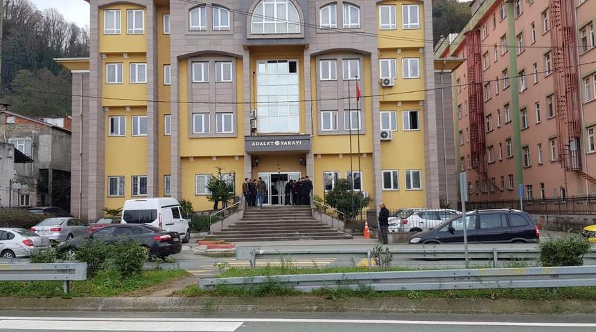 Artvin'deki adliyede silah sesleri!