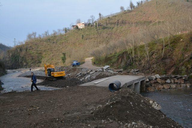 3 mahalleye geçiş sağlanan menfezin yapımı tamamlandı