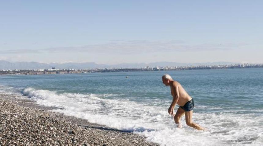 Antalya'da Aralık ayında deniz keyfi!