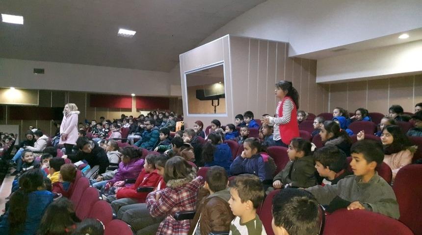 &Ouml;ğrencilere &lsquo;yeterli ve dengeli beslenme&rsquo; konulu seminer d&uuml;zenlendi