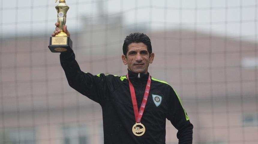 Manisalı atlet Ahmet Bayram Mersin&rsquo;den de madalyayla d&ouml;nd&uuml;