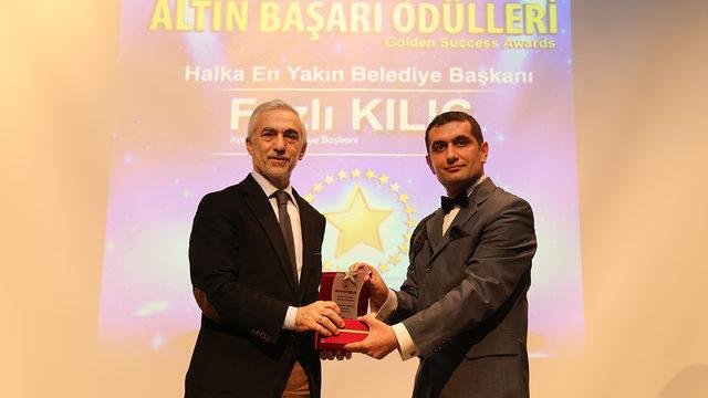 Fazlı Kılıç, ‘halka en yakın başkan’ ödülü aldı