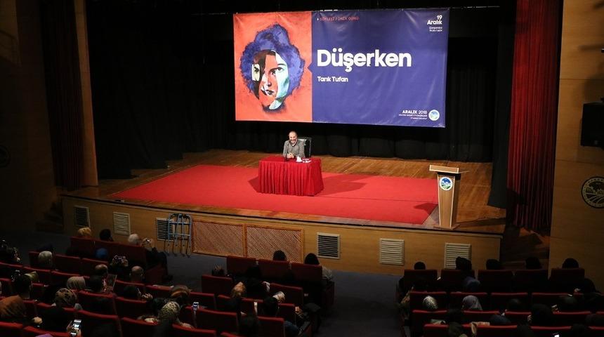 Etkinlikler &lsquo;D&uuml;şerken&rsquo; kitabının s&ouml;yleşi ve imza g&uuml;n&uuml;yle devam etti