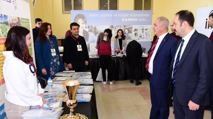 Osmaniye&rsquo;de Eğitim ve Kariyer Fuarı a&ccedil;ıldı