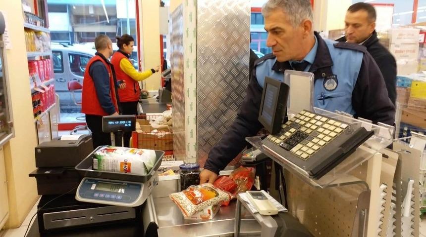 Bafra&rsquo;da zabıta t&uuml;keticinin yanında