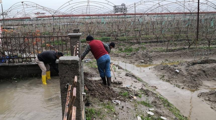 Akdeniz&rsquo;de yaralar sarılıyor